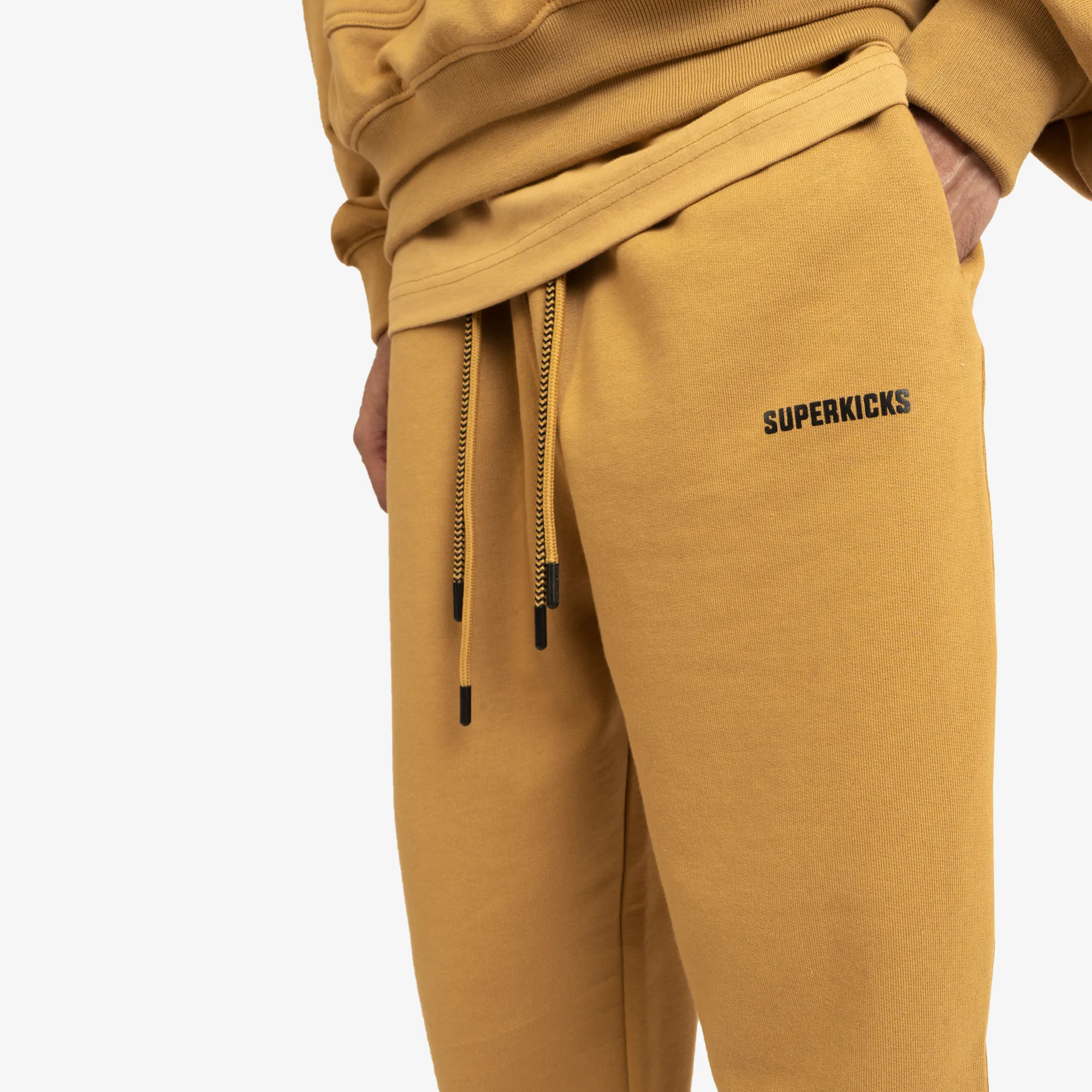 Superkicks | BASIC JOGGERS  { DOE