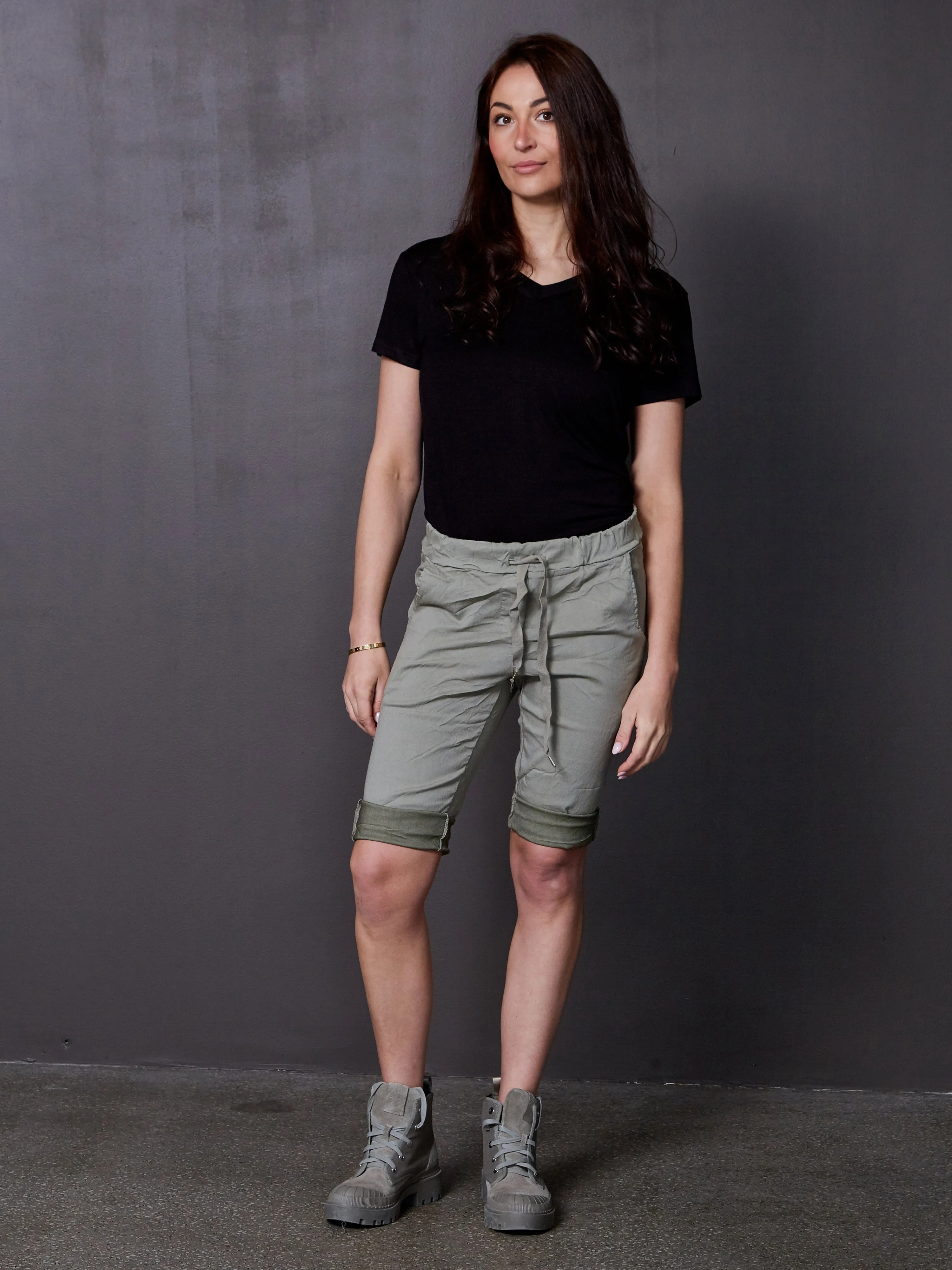 Uta Capri Shorts - Army